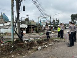 Polres Subang dan Polda Jabar lakukan olah TKP bus terguling di Ciater