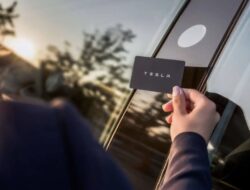 Keyless entry baru Tesla diretas dengan perangkat sadap murah