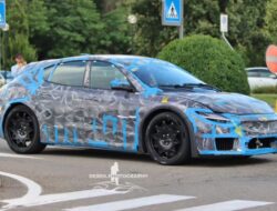 Prototipe EV Ferrari tertangkap kamera, mirip Maserati Levante