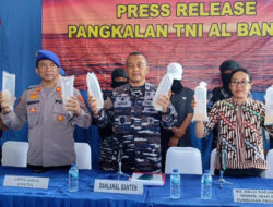 Lanal Banten gagalkan penyelundupan 77.800 ekor benih bening lobster