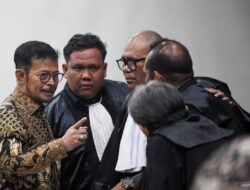 Hukum sepekan, Polri mutasi ratusan perwira hingga SYL beri Firli uang