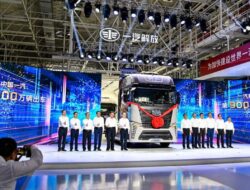 Truk Jiefang ke-9 juta produksi China diluncurkan dari lini produksi