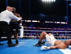 Derek Chisora Robohkan Joe Joyce di Depan Oleksandr Usyk