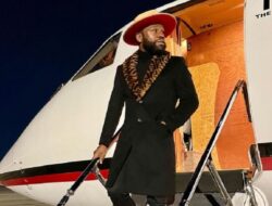 Floyd Mayweather Pamer Jet Pribadi Kedua, Colek Haters di Medsos