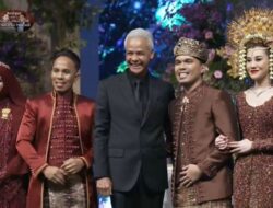 Ganjar Pranowo Tampil Keren dengan Jas di Resepsi Pernikahan Thariq Halilintar dan Aaliyah Massaid