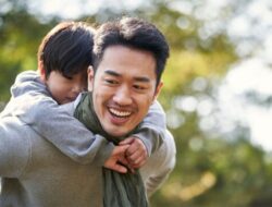 Studi Ungkap Laki-Laki dengan Buah Zakar Kecil Lebih Sayang Anak